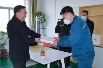 山东省潍坊市人大常委会副主任范福生莅临山东广东会gdh药业指导慰问