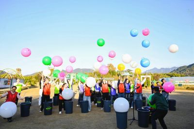 奔向蓝天白云，聚力有你有我！